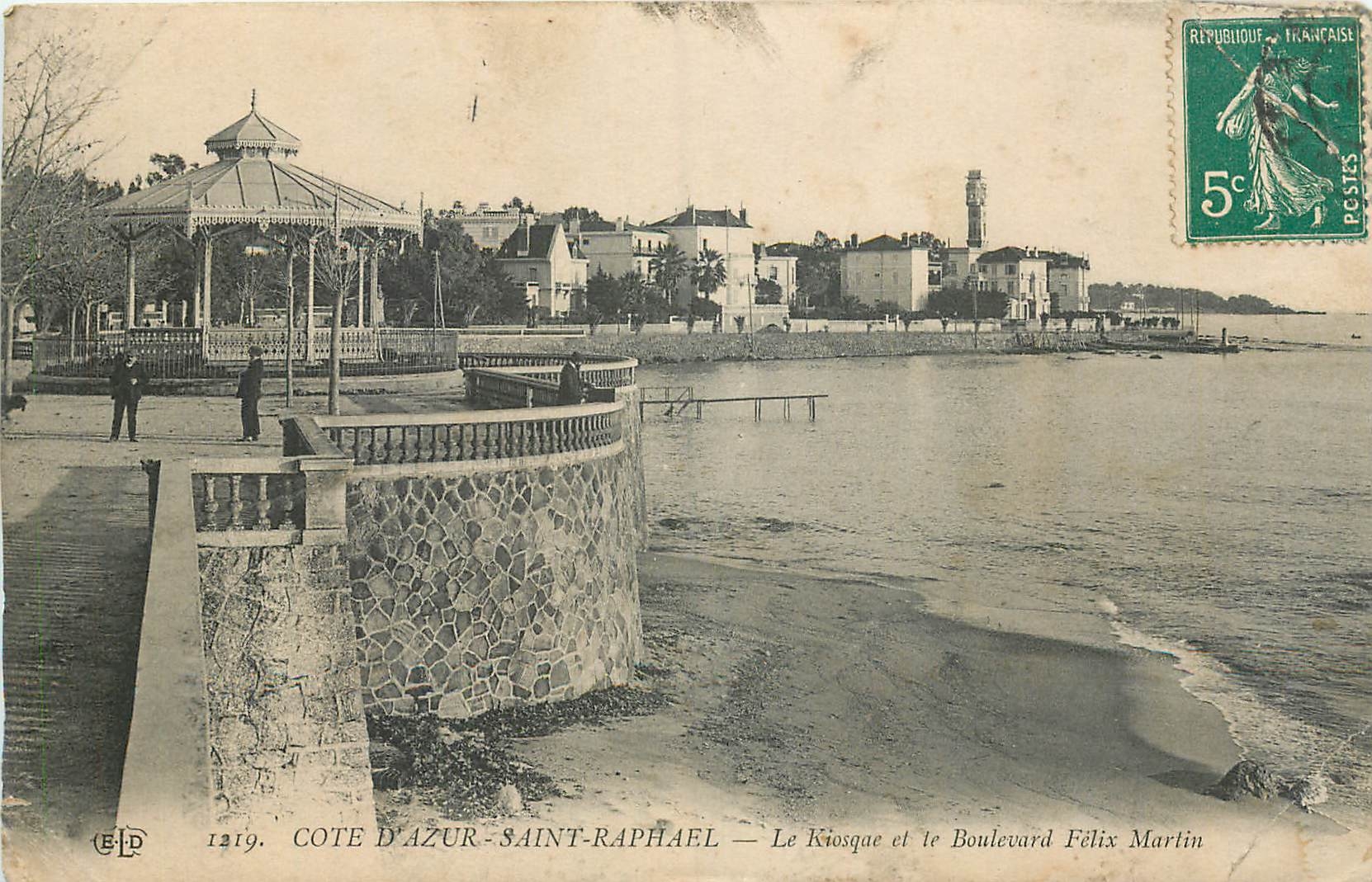 CPA Cote d'Azur Saint Raphael Le Kiosque et le Boulevard Felix Martin 