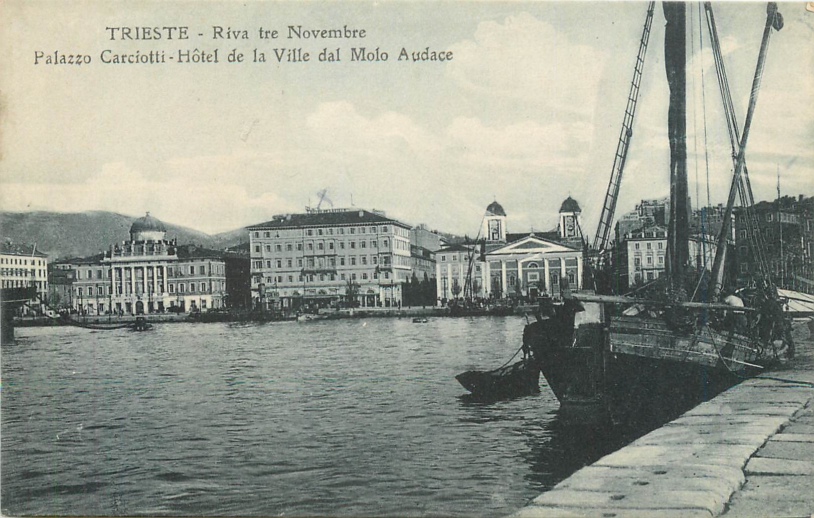 CPA Trieste Riva tre Novembre Palazzo Carciotti Hotel de la Ville dal Molo Audace Bateau