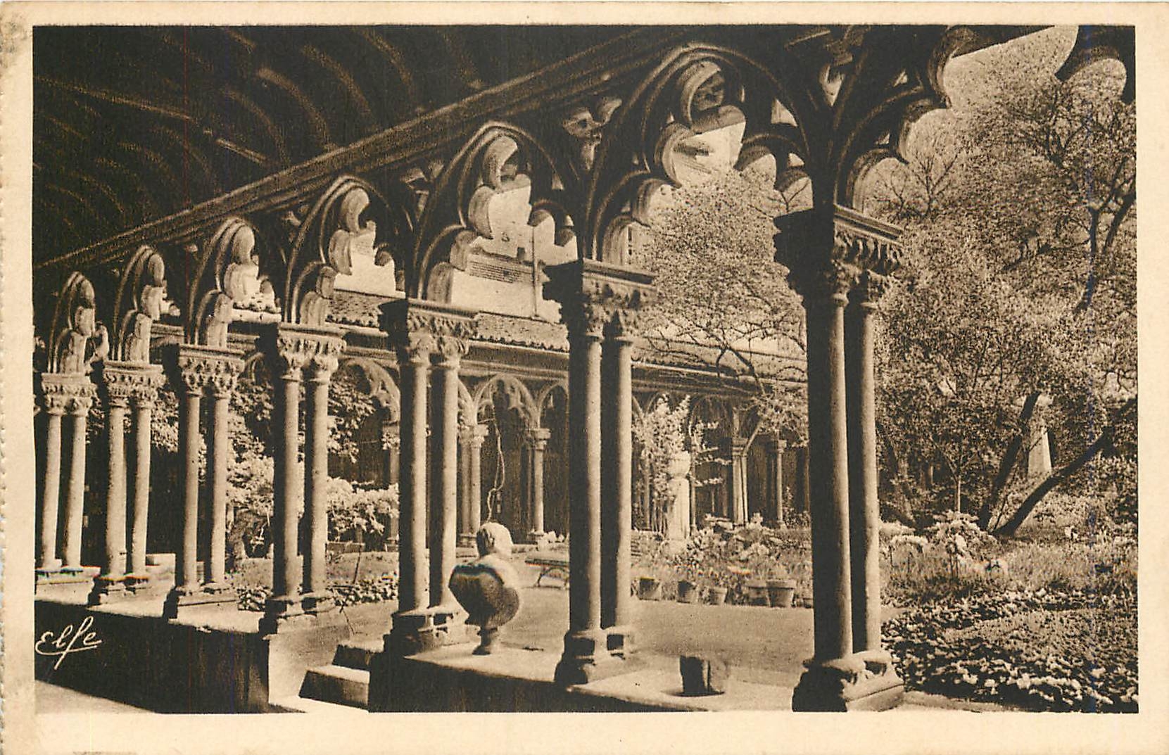 CPA Toulouse Le Musee Grand Cloitre des Augustins 