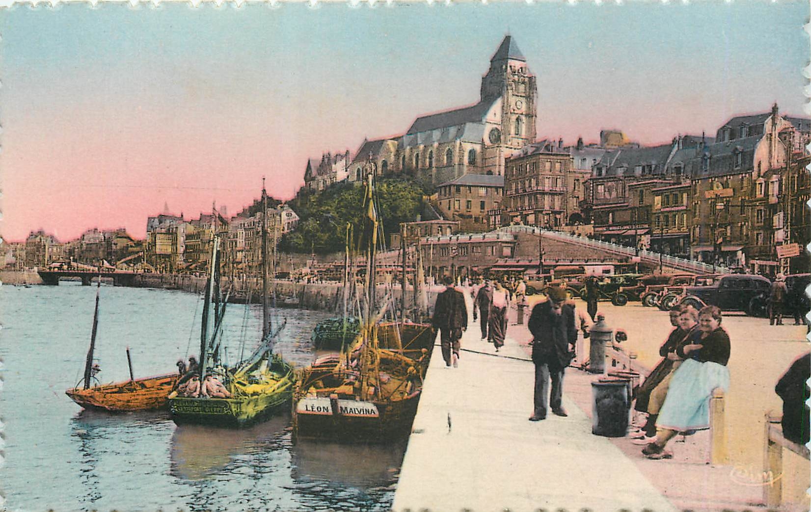 CPA Le Treport Mers S Inf Le Port et l'Eglise Bateaux