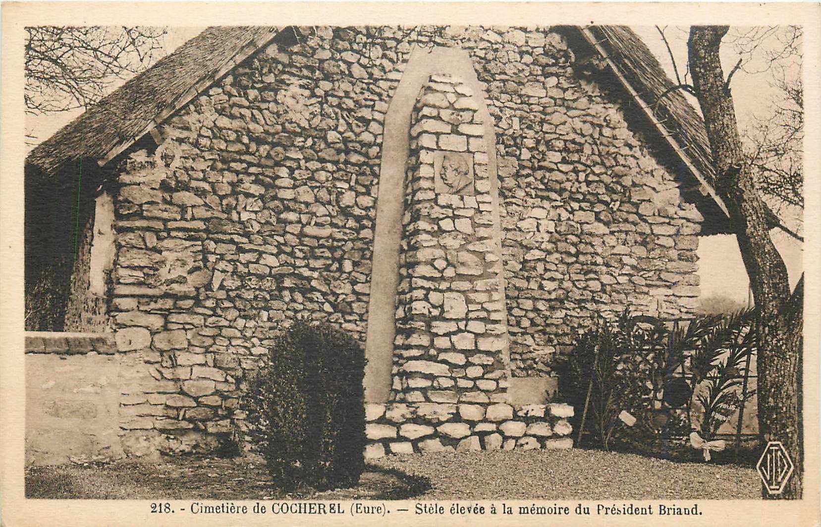 Cimetière de COCHEREL (Eure) — Stèle élevée à la mémoire du Président Briand — éditeur Richardot, n° 218