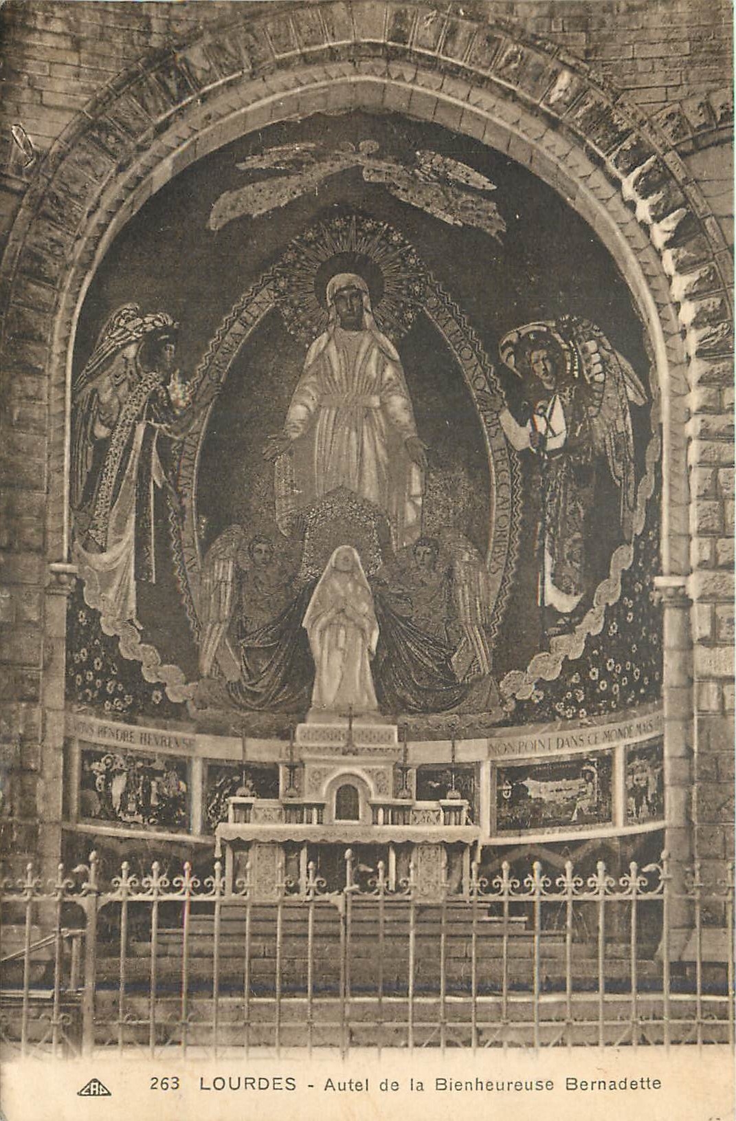 CPA Lourdes Autel de la Bienheureusse Bernadette 