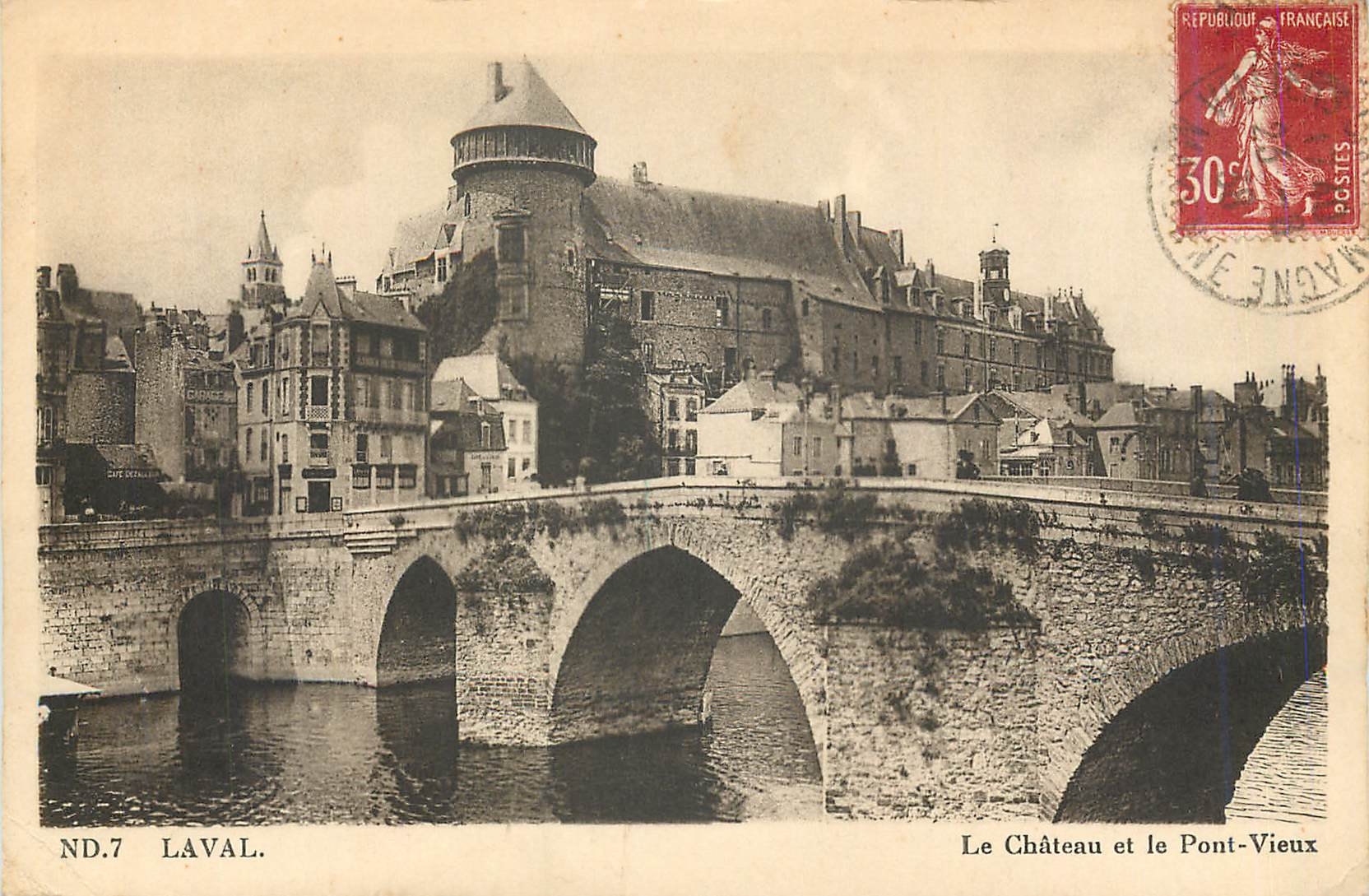 CPA Laval Le Chateau et le Pont Vieux 