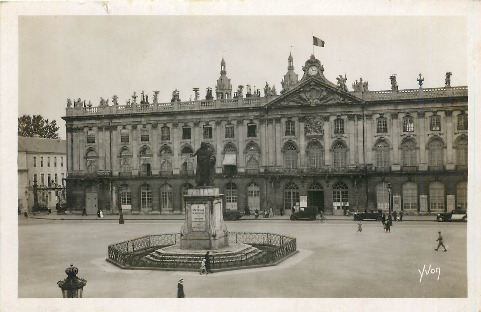 CPA Nancy M et M L'Hotel de Ville et Statue Stanislas 