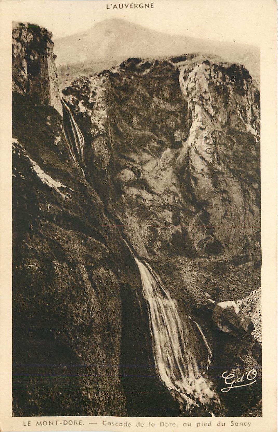 CPA Le Mont Dore Cascade de la Dore au pied du Sancy 