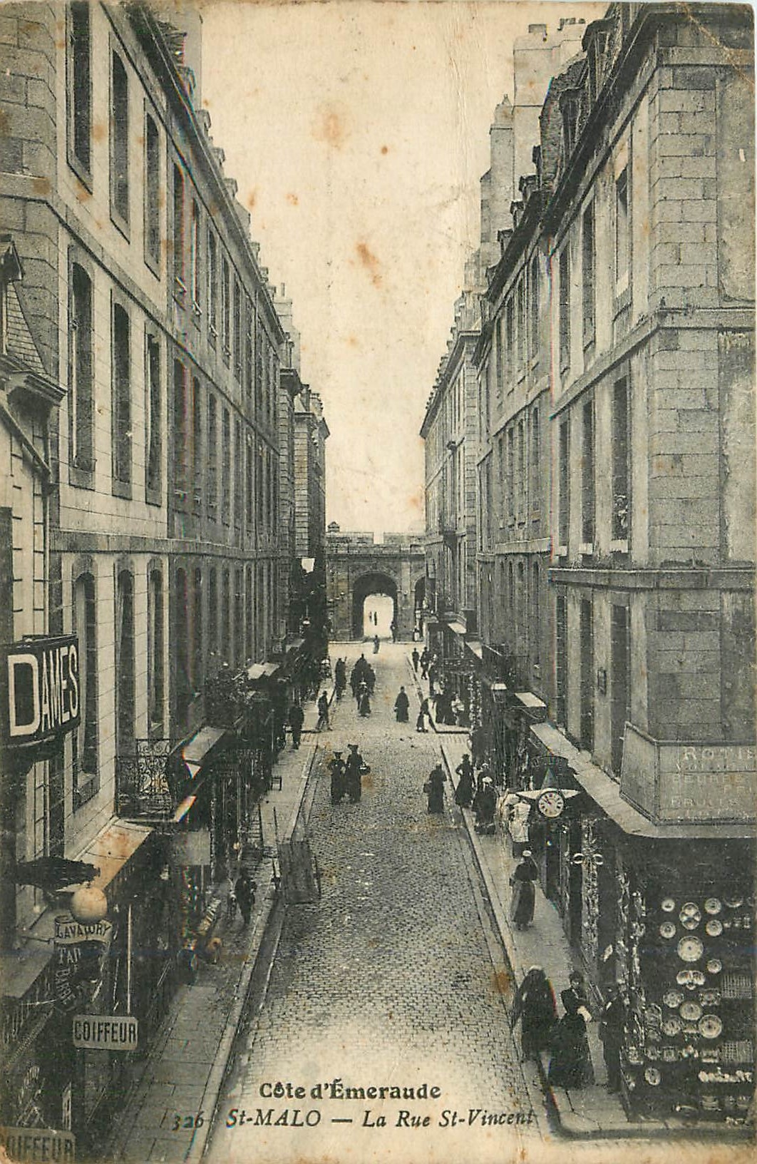 St-Malo — La Rue St-Vincent, vue de la Côte d'Émeraude — éditeur Rifféreur, n° 326