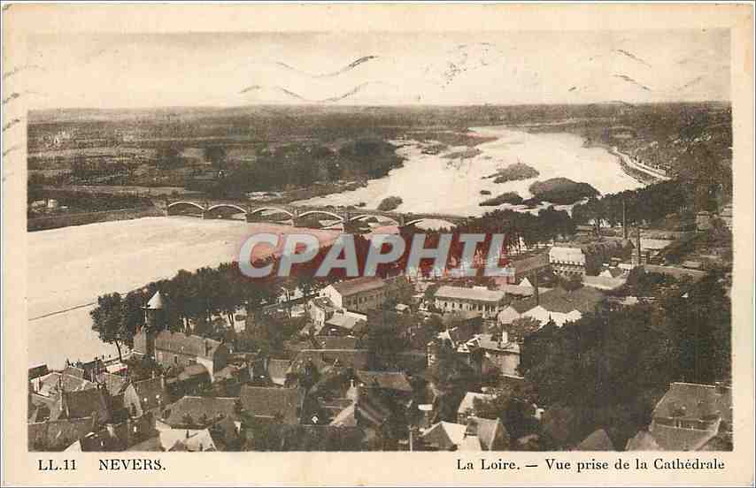 CPA Nevers La Loire Vue prise de la Cathedrale 