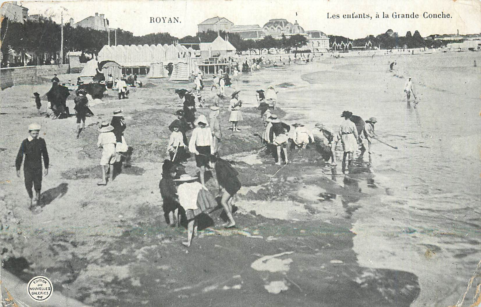CPA Royan Les enfants a la Grande Conche