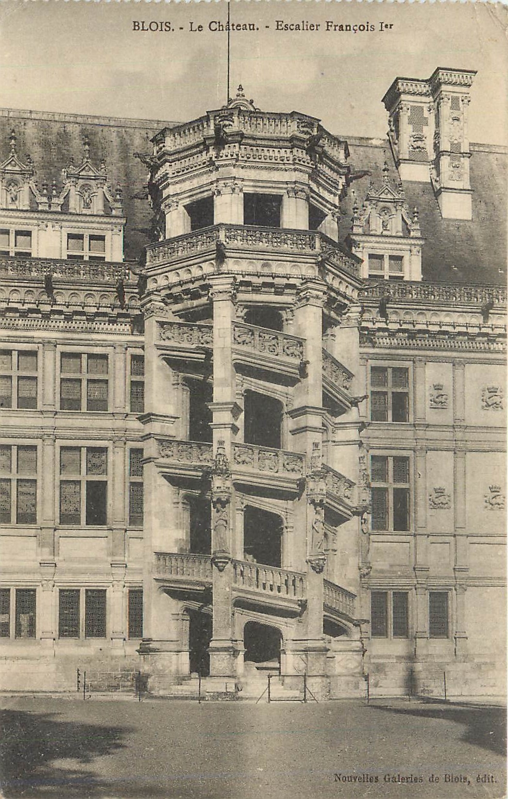 CPA Blois Le Chateau Escalier Francois 1er 