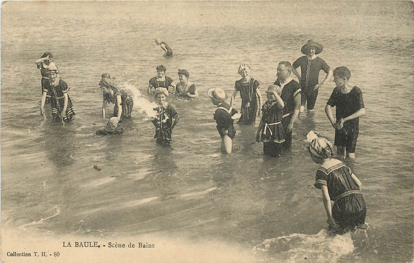CPA La Baule Scene de Bains Folklore