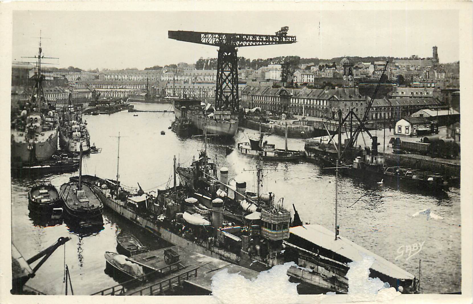 CPA Brest Le Port de Guerre Bateaux