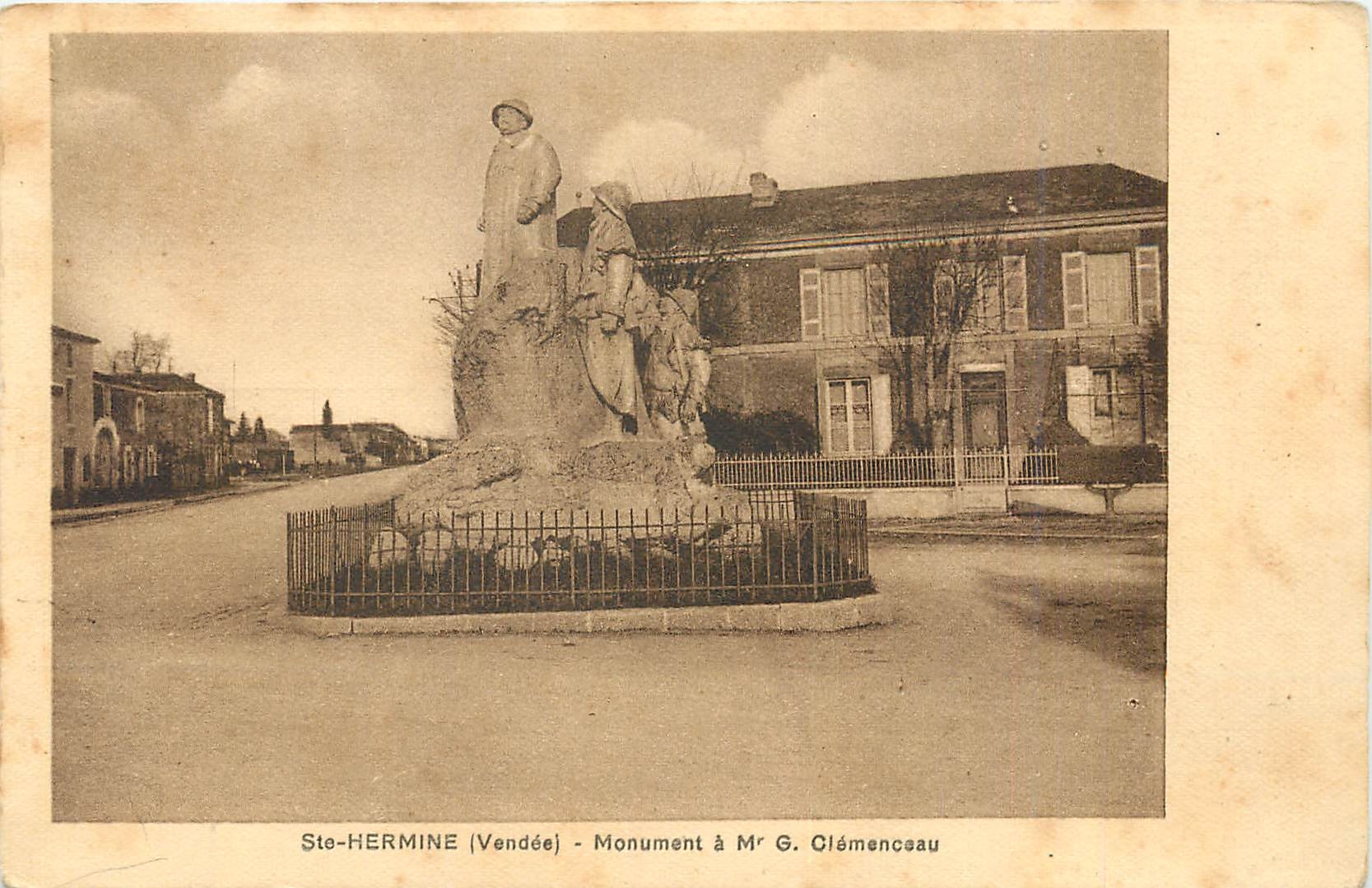 CPA Ste Hermine Vendee Monument Clemenceau 