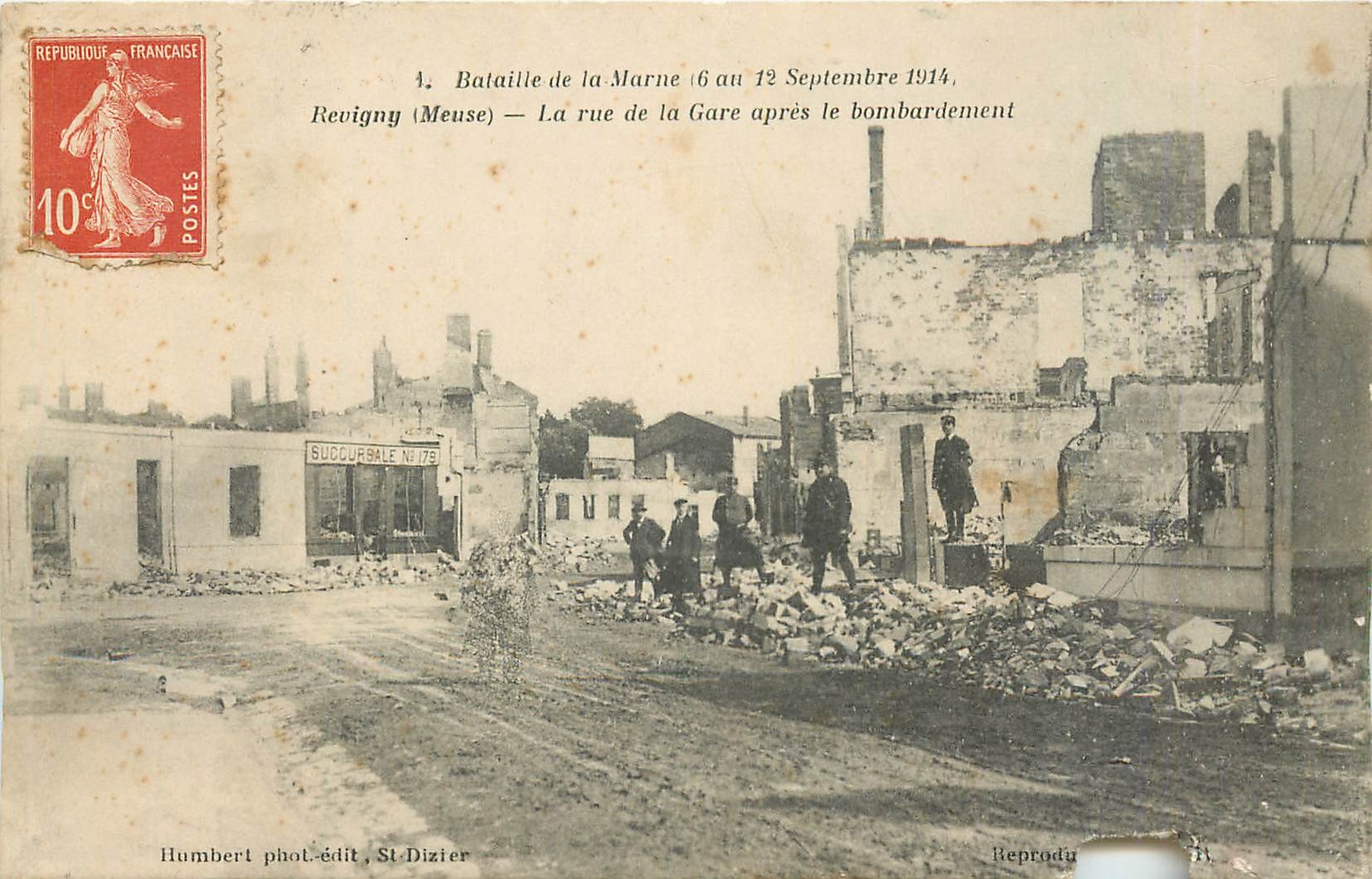 CPA Bataille de la Marne Revigny Meuse La rue de la Gare apres le bombardement 