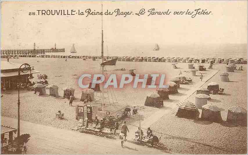 CPA Trouville La Reine des Plages Les Parasols vers les Jetees 