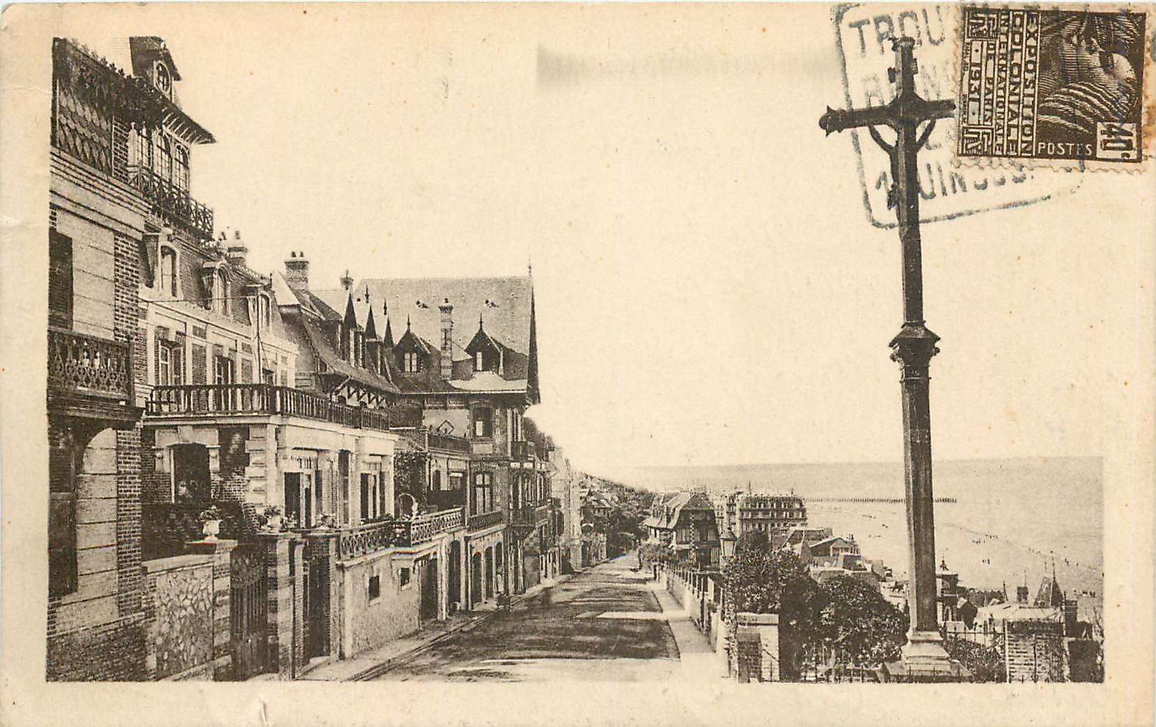 Tréguier — Vue de la rue du Général de Gaulle — Éditeur : La Poste de Tréguier