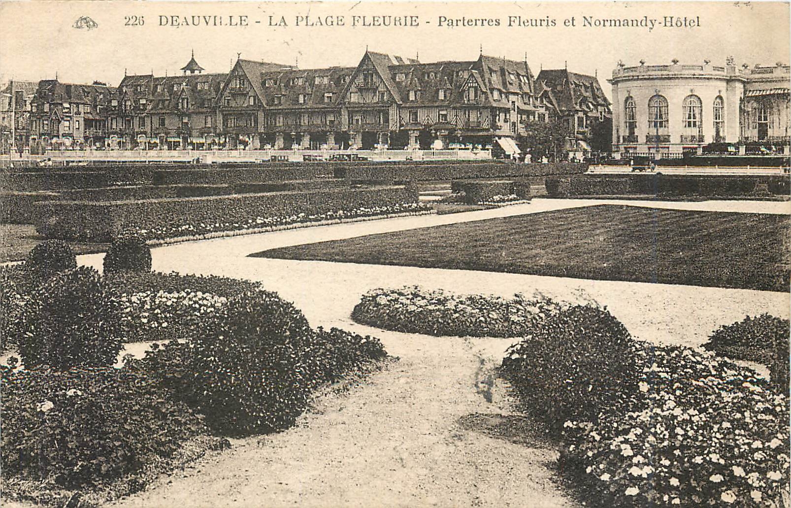 CPA Deauville La Plage Fleurie Parterres Fleuris et Normandy Hotel 