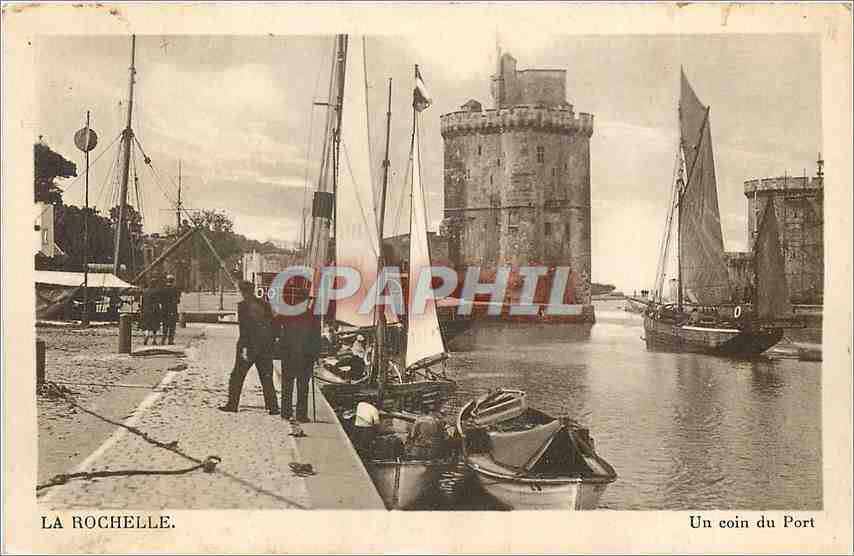 CPA La Rochelle Un coin du Port Bateaux