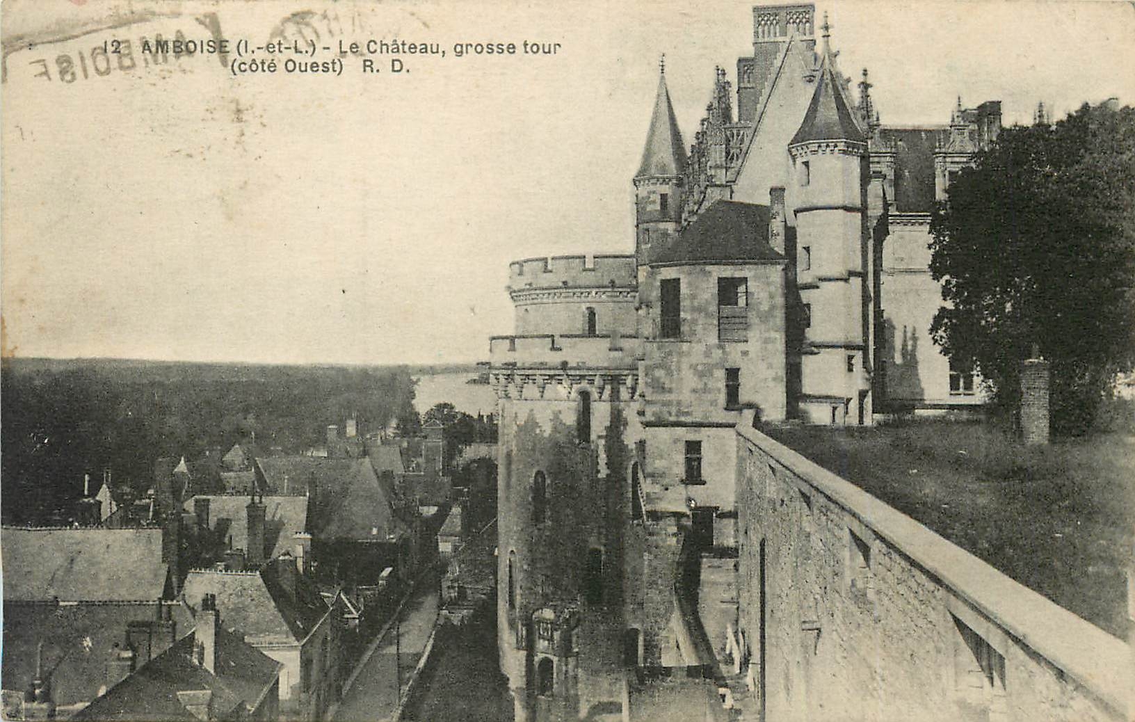 CPA Amboise L et L Le Chateau grosse tour cote Ouest 