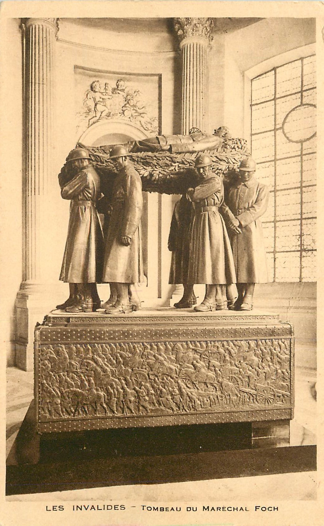 CPA Les Invalides Tombeau du Marechal Foch Paris