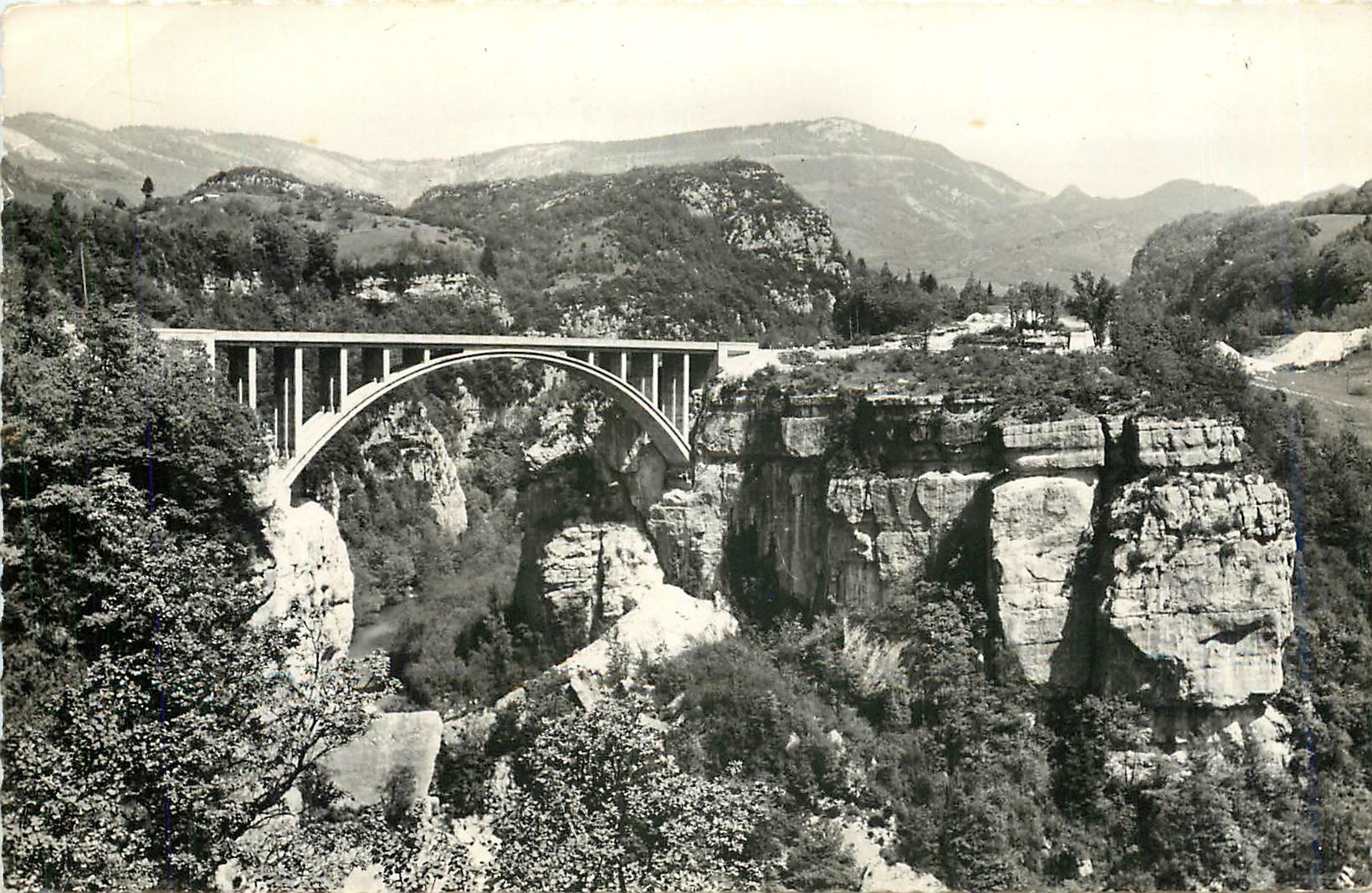 CPM La Vallee de la Valserine Le Pont du Moulin des Pierres entre les villages de Montanges Confort 