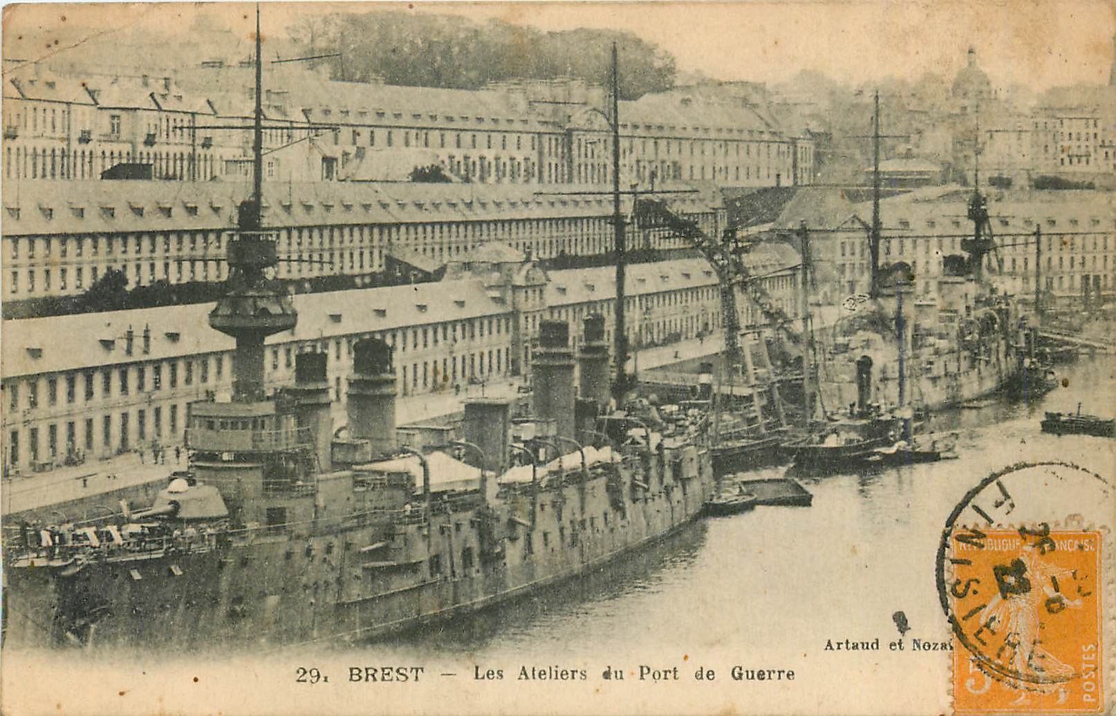 CPA Brest Les Ateliers du Port de Guerre Bateau
