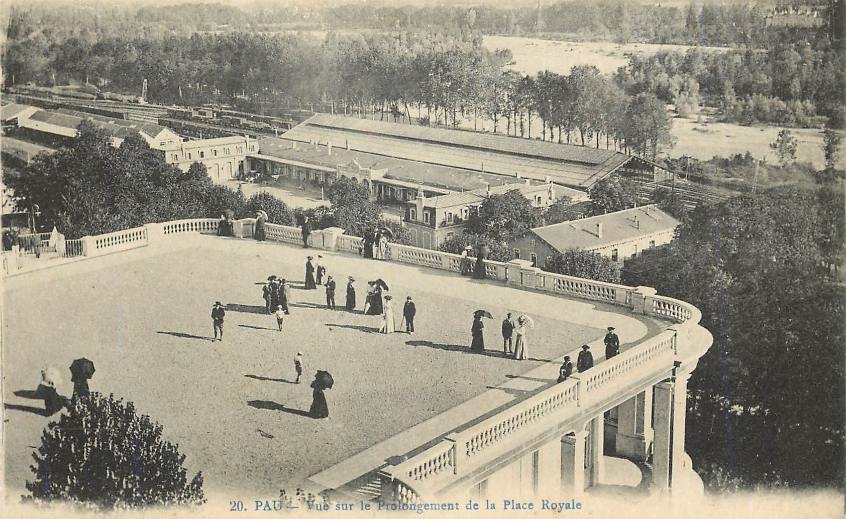 PAU — Vue sur le Prolongement de la Place Royale — n°20