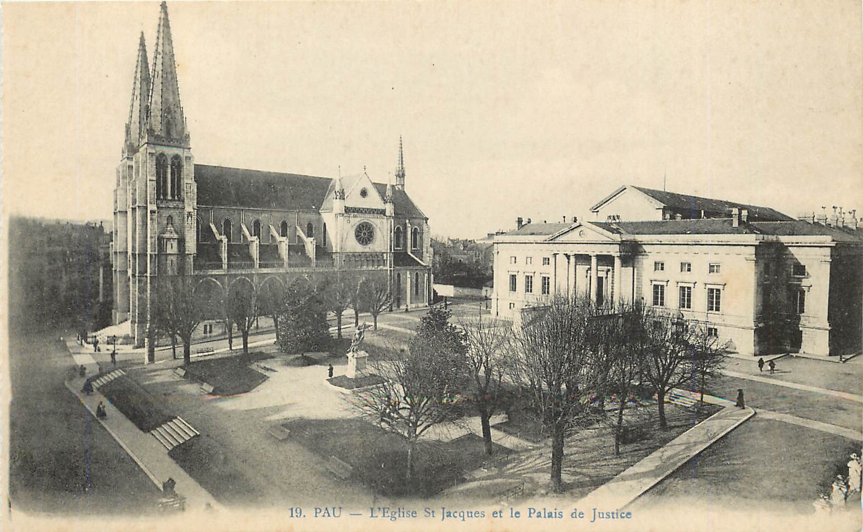 CPA Pau L'Eglise St Jacques et le Palais de Justice 