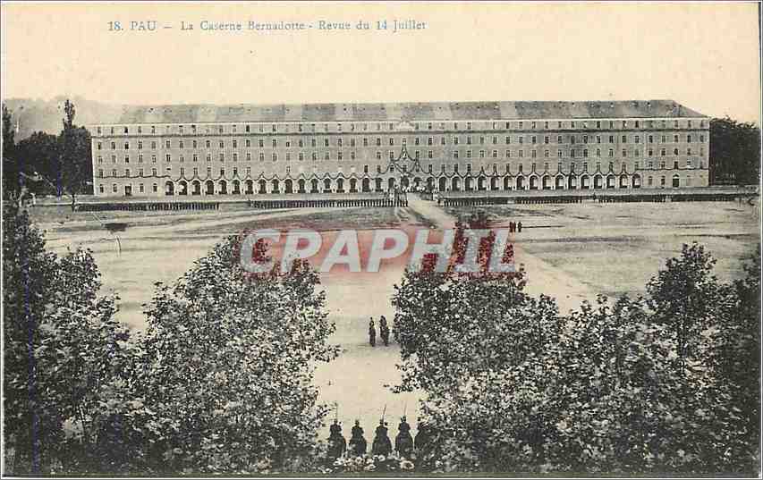 Pau — La Caserne Bernadotte — Revue du 14 juillet