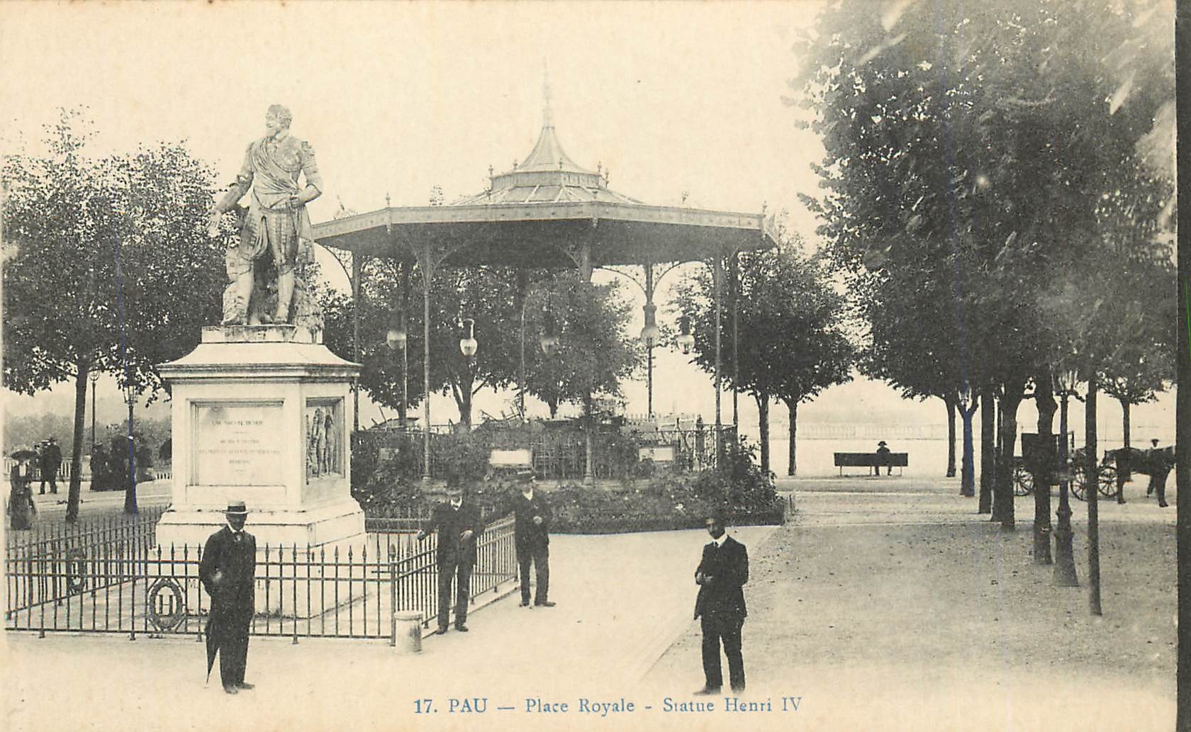 Pau — Place Royale — Statue Henri IV