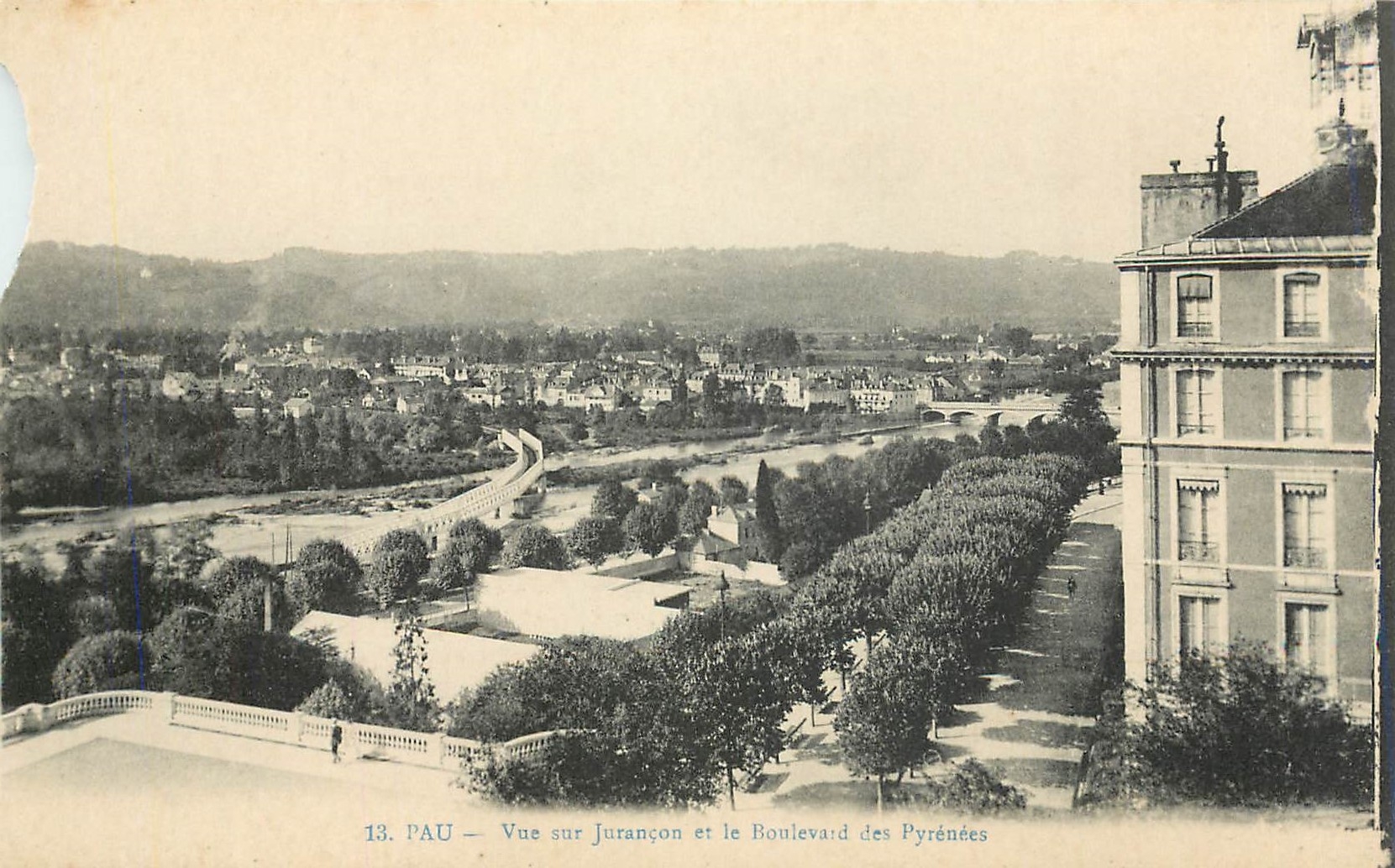 CPA Pau  Vue sur Jurancon et le Boulevard des Pyrenees 