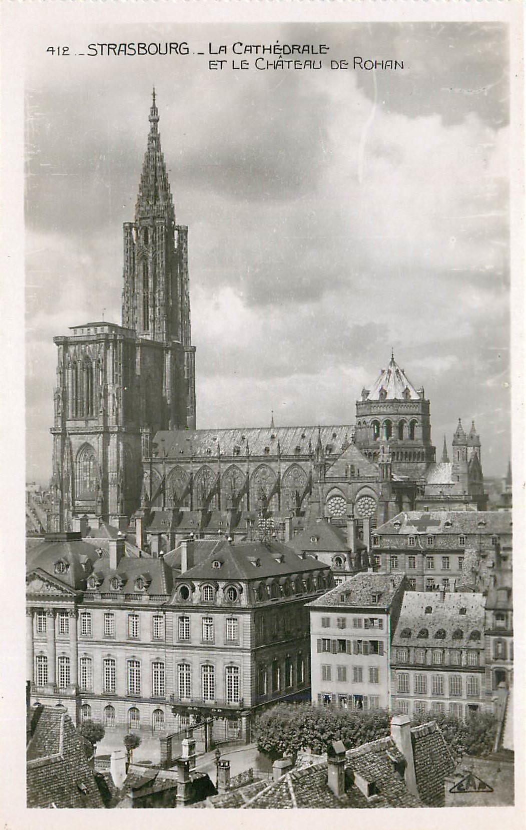 CPA Strasbourg La Cathedrale et le Chateau de Rohan 