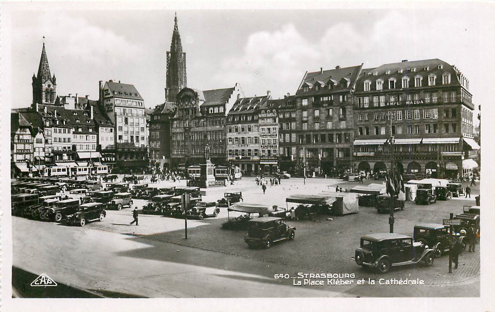 CPA Strasbourg La Place Kleber et la Cathedrale 
