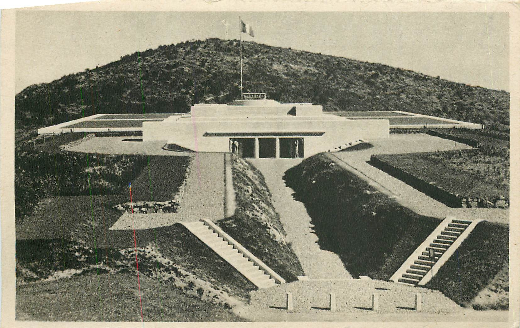 CPA Monument National avec Hartmannswillerkopf 