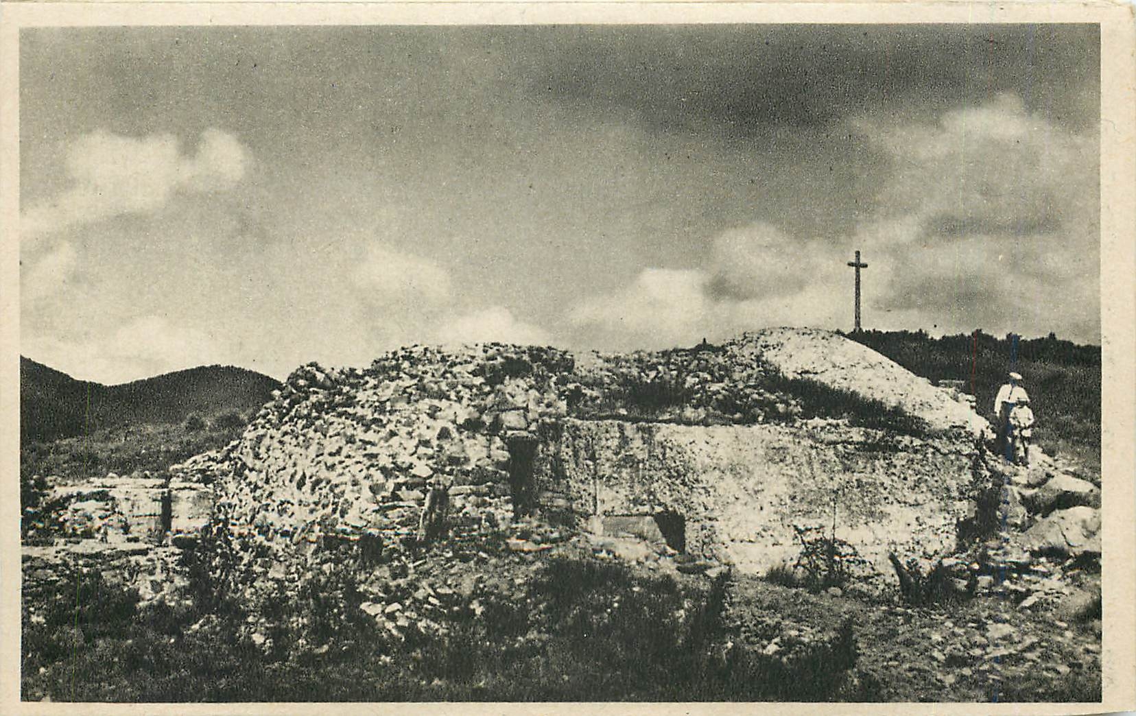 CPA Abris et Croix lumineuse au Hartmannswillerkopf 