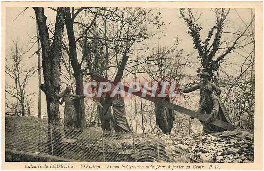 CPA Calvaire de Lourdes V Station Simon le Cyreneen aide Jesus a portex sa Croix 