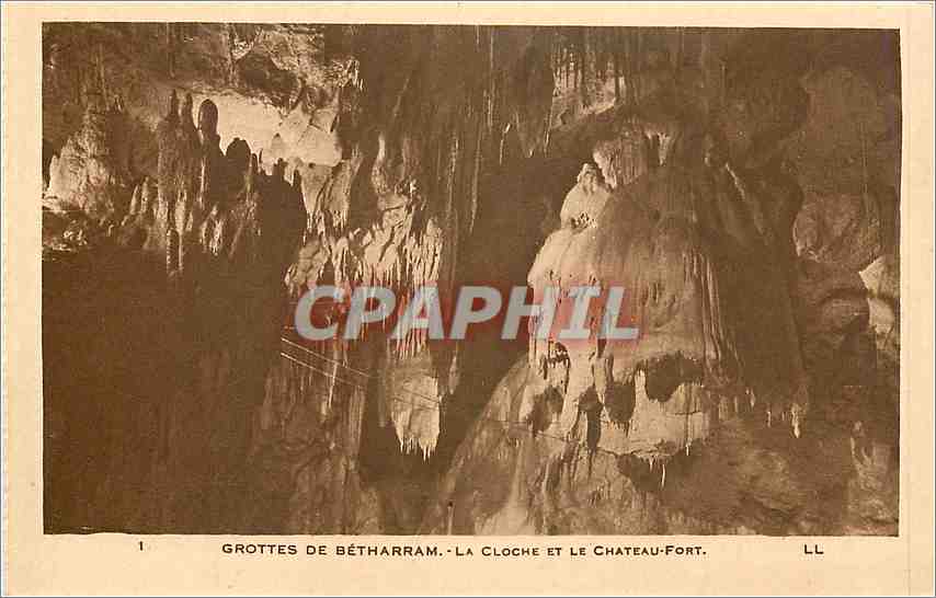 CPA Grottes de Betharram La Cloche et le Chateau Fort 