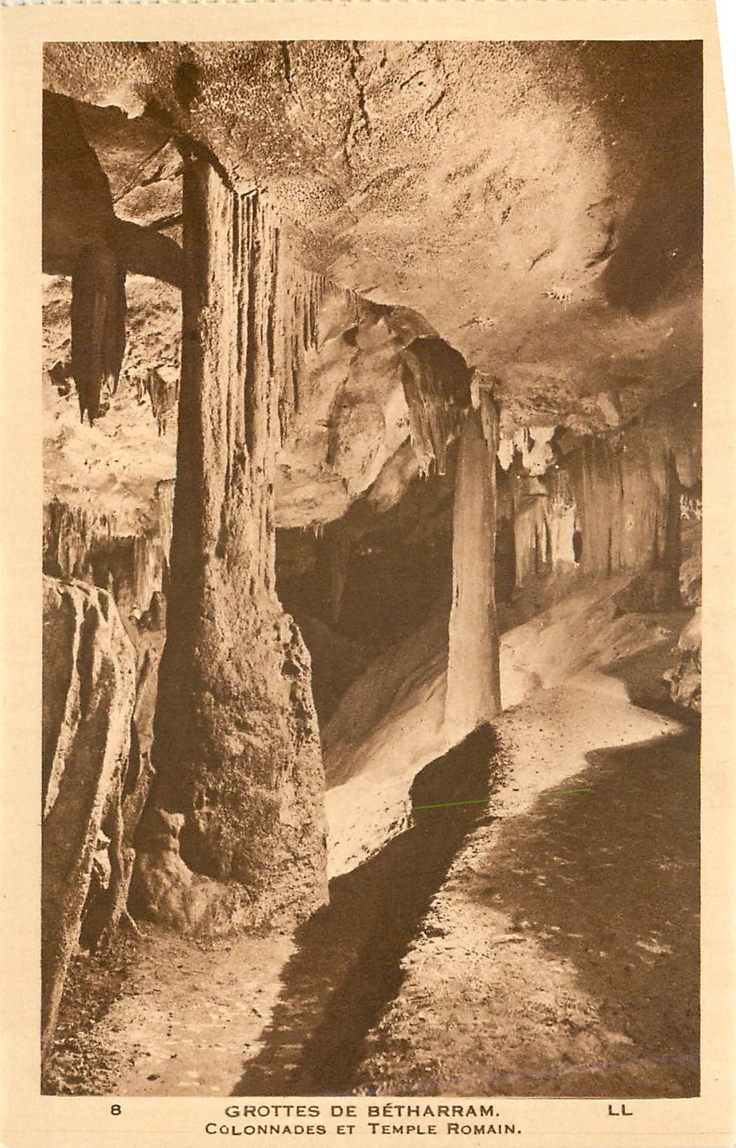 CPA Grottes de Betharram Colonnades et Temple Romain 