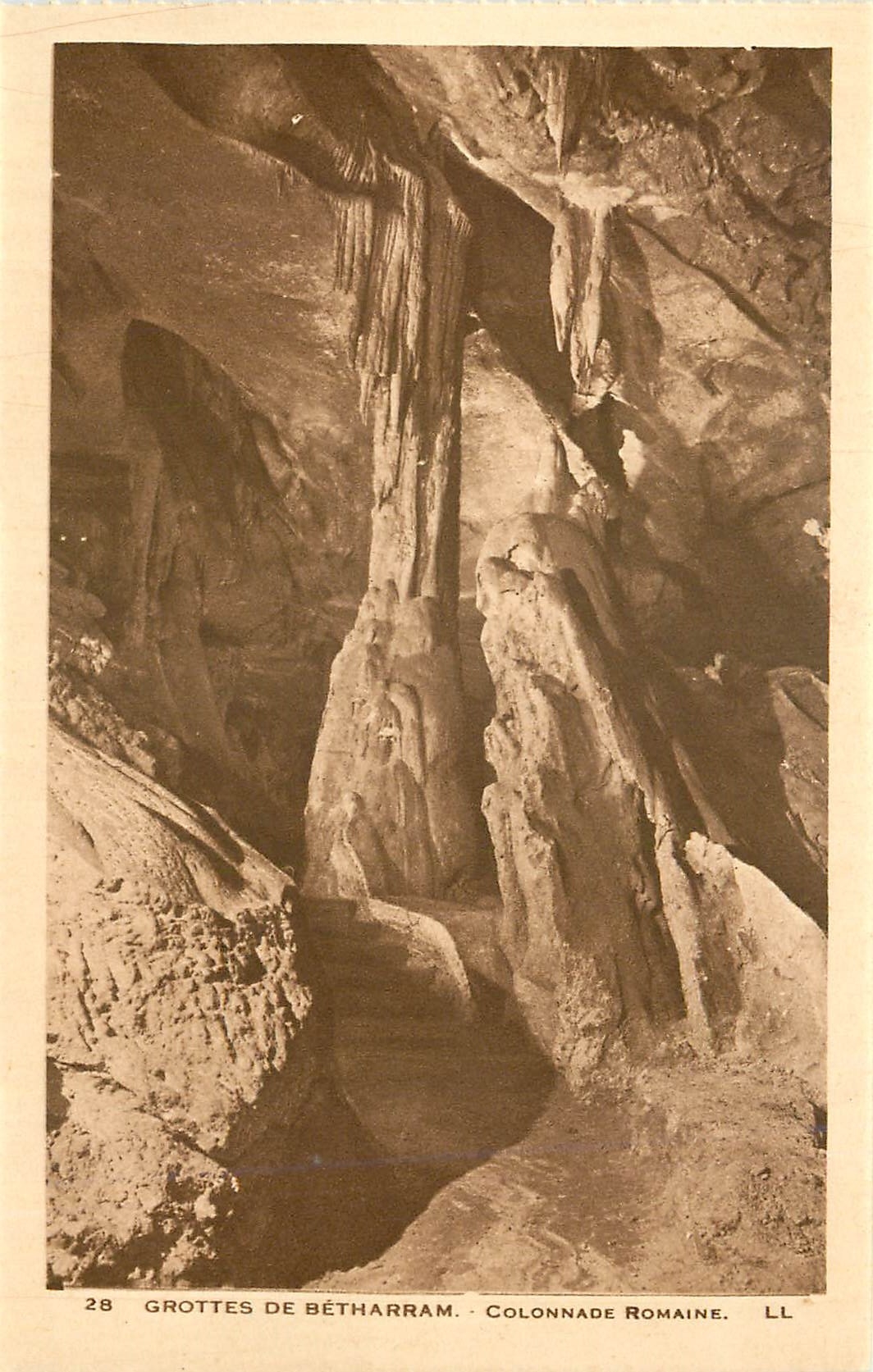 CPA Grottes de Betharram Colonnade Romaine 