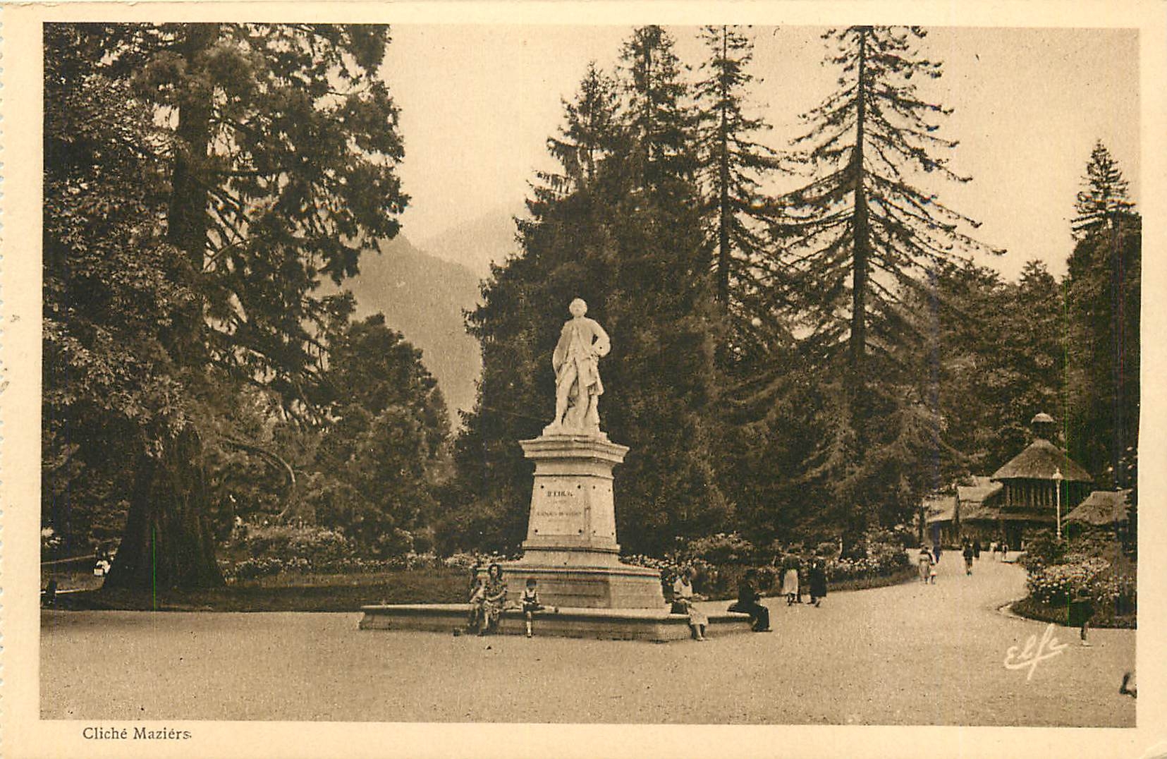 CPA Pyrenees Ocean Luchon La Statue d'Etigny Au Parc des Quinconces 