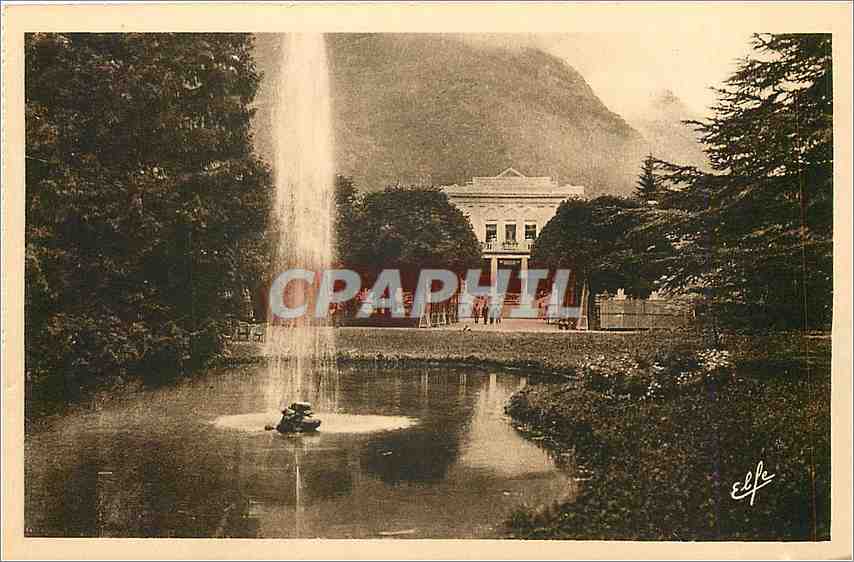 CPA Pyrenees Ocean Luchon La Piece d'Eau du Parc et le Casino 
