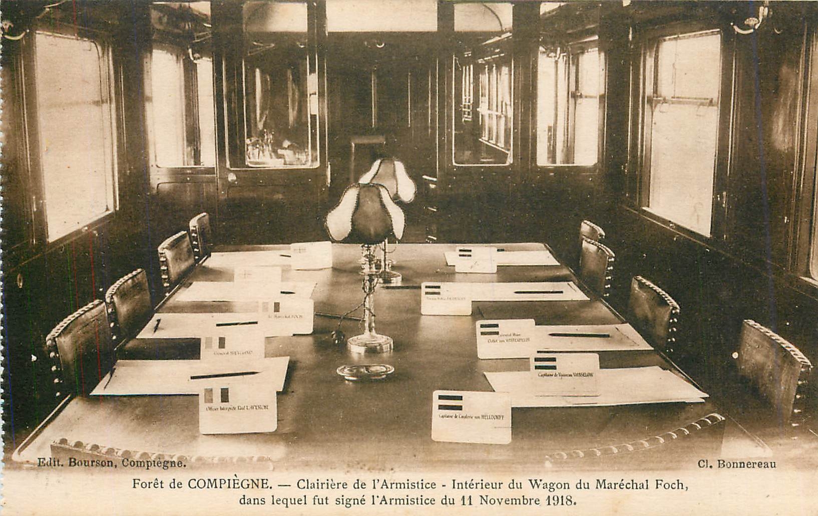 Forêt de COMPIÈGNE — Clairière de l'Armistice — Intérieur du Wagon du Maréchal Foch, dans lequel fut signé l'Armistice du 11 Novembre 1918 — Edit. Bourson, Compiègne