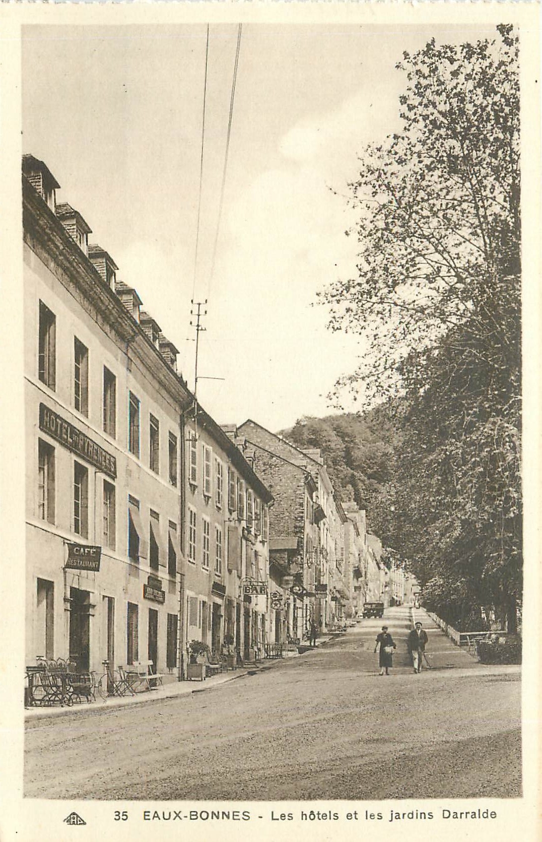 CPA Eaux Bonnes Les hotels et les jardins Darralde 