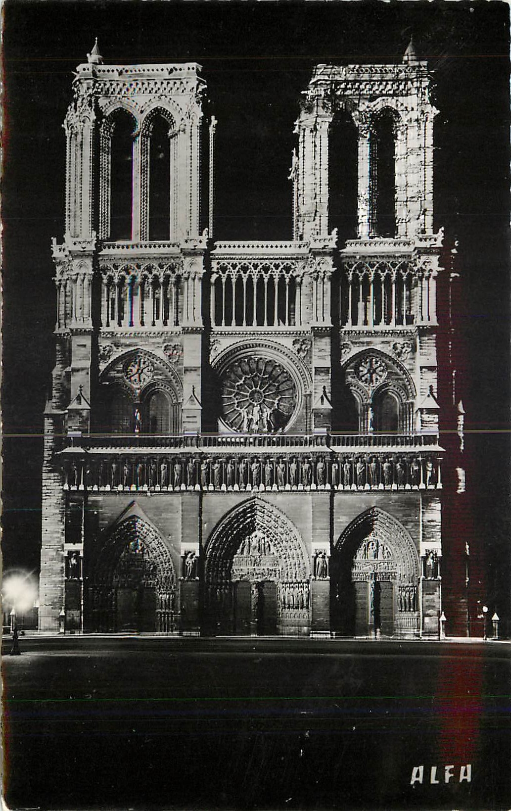 CPA Paris Notre Dame et sa Robe de Lumiera 