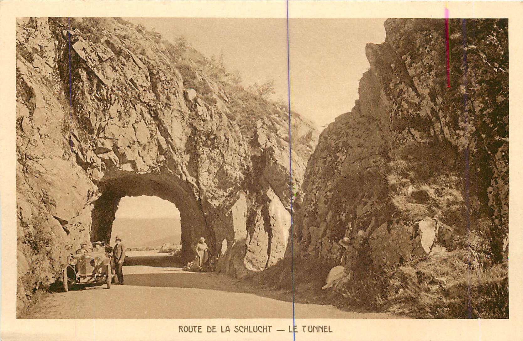 CPA Route de la Schlucht Le Tunnel Automobile