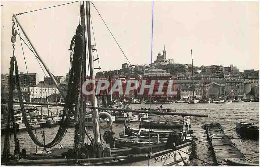 CPM Marseille Un coin du Port Bateaux
