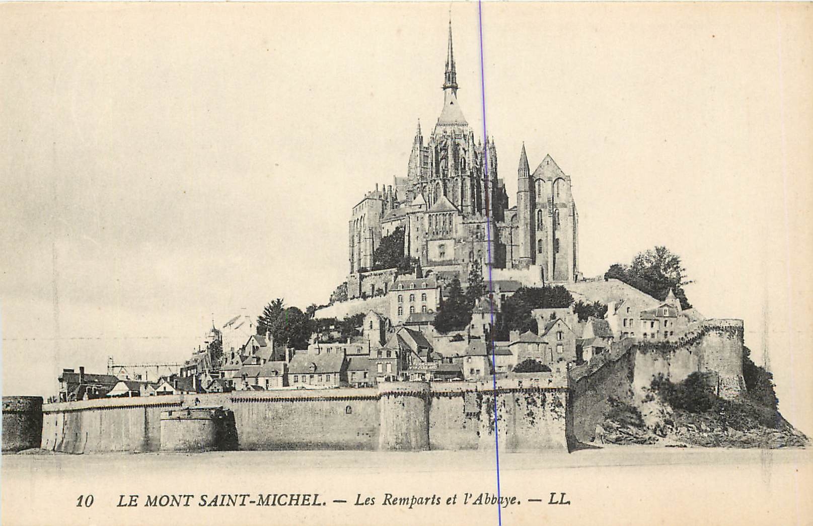 CPA Le Mont Saint Michel Les Remparts et l'Abbaye 