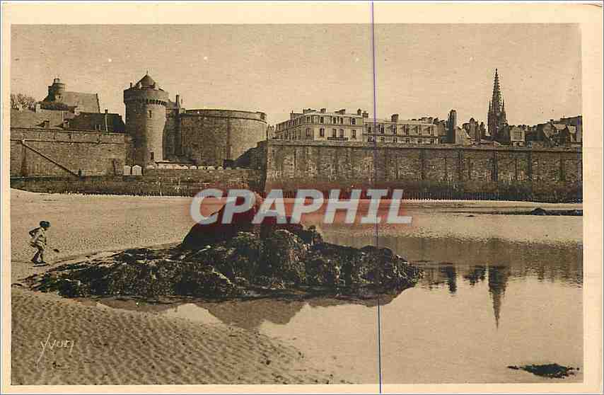 Saint-Malo (Ille-et-Vilaine) — Le Château et les Remparts vus de la Plage — Éditions d'Art Yvory