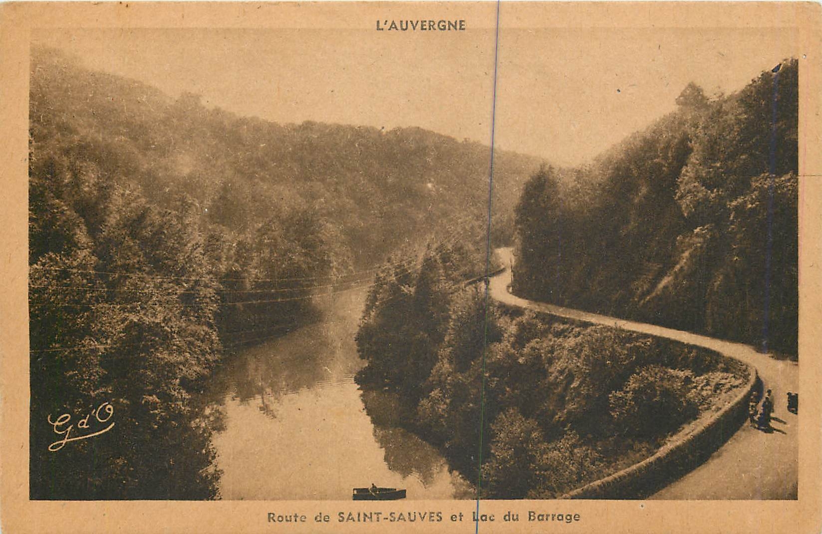 CPA L'Auvergne Route de Saint Sauves et Lac du Barrage 
