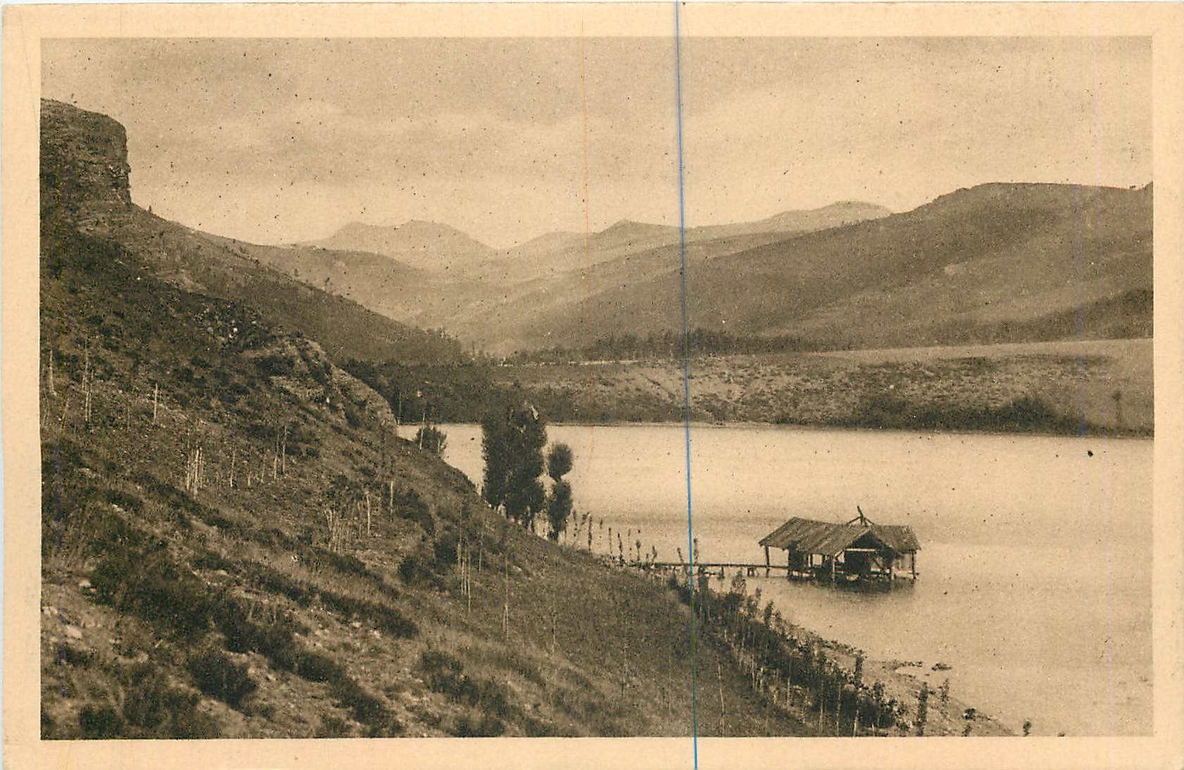 CPA Nos Plus Jolis Sites La Region des Cevennes Le Lac d'Issaartes et le Mezenc 