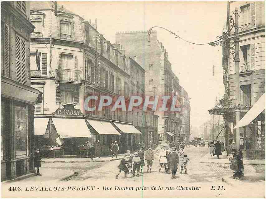 CPA Levallois Perret Rue Danton prise de la rue Chevalier 